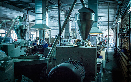 Завод ООО ПК "ППЗ" выпускает широкий ассортимент высококачественной продукции: профиль ПВХ, профили для торгового и холодильного оборудования, плинтус пластиковый, гидрошпонка.